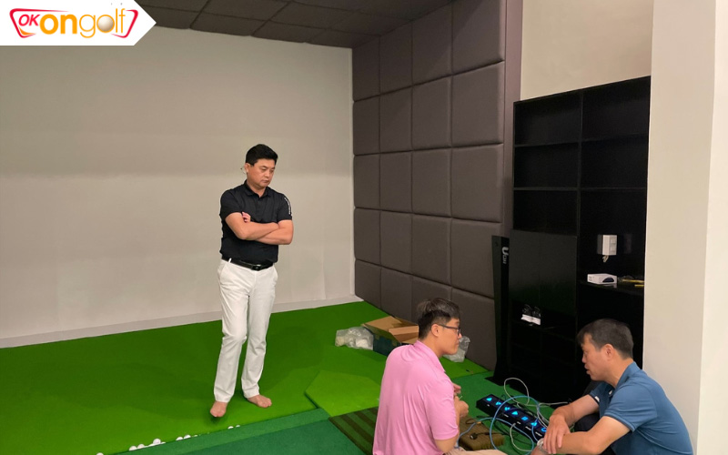 Chuyên gia Hàn Quốc trực tiếp lắp đặt bộ vi xử lý cho phòng golf 3D OKONGOLF